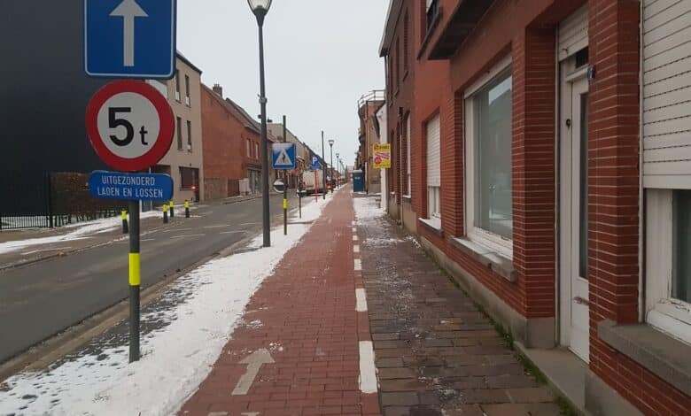 Sneeuwvrij maken van trottoirs in België moet volgens de wet